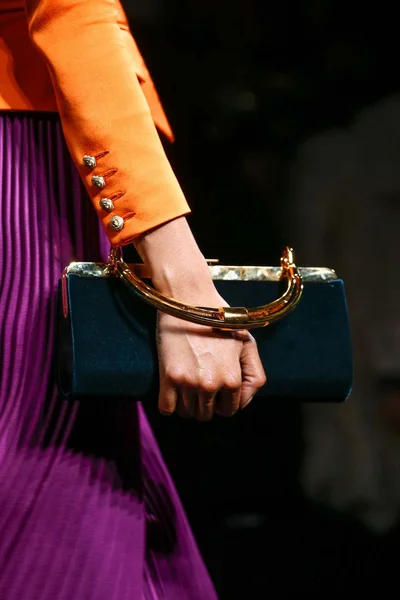 Look 50